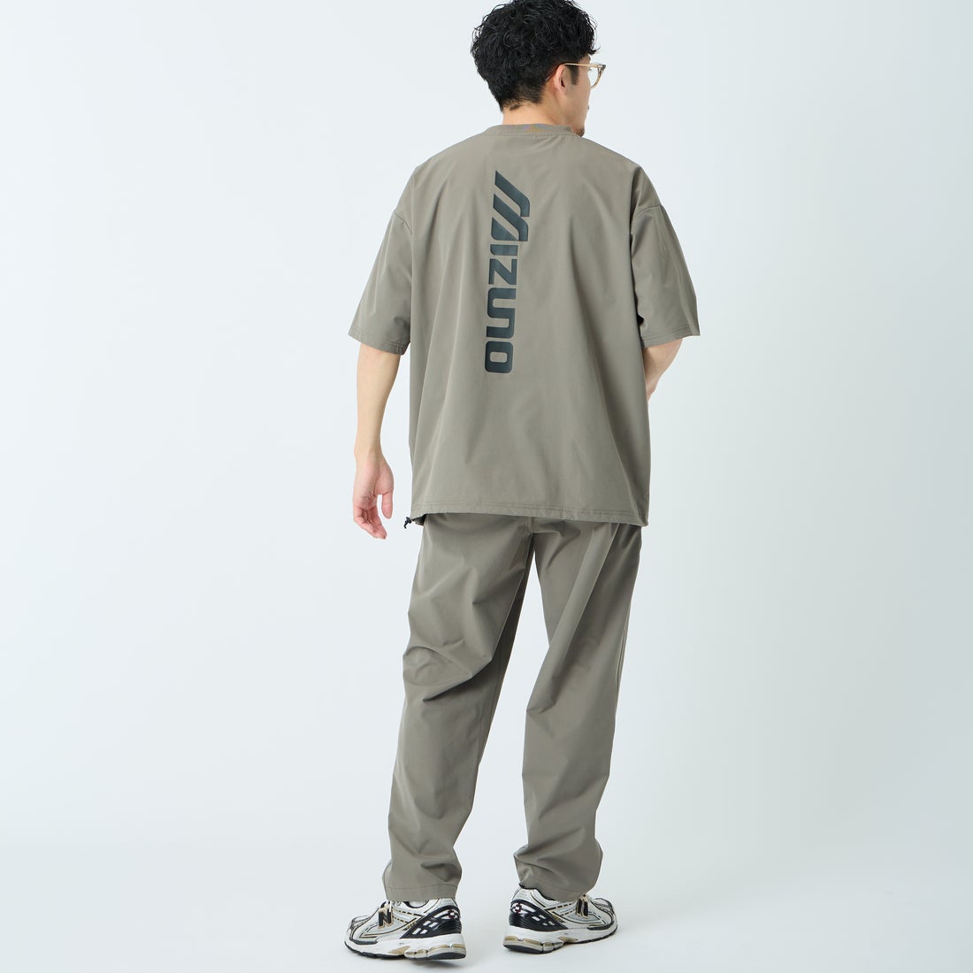 MIZUNO [ミズノ] 別注 4WAYストレッチ イージーパンツ [D2JFDW01-JF] CHARCOAL &&モデル身長：168cm 着用サイズ：L&&