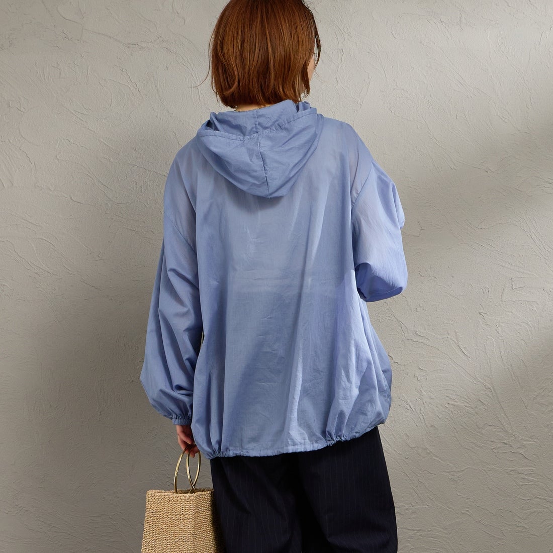 mizuiro ind [ミズイロインド] 別注 フード付き ワイドシルエット プルオーバーシャツ [50068-JF] SAX &&モデル身長：158cm 着用サイズ：F&&