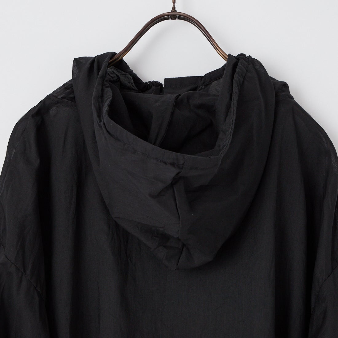mizuiro ind [ミズイロインド] 別注 フード付き ワイドシルエット プルオーバーシャツ [50068-JF] BLACK