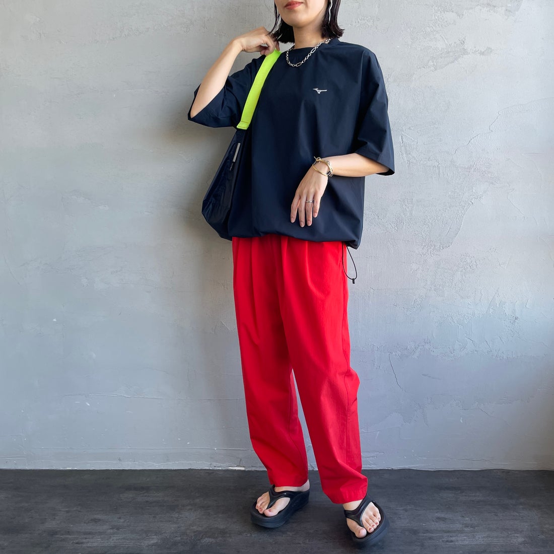 MIZUNO [ミズノ] 別注 4WAYストレッチ バックプリントTシャツ [D2JADW04-JF] NAVY &&モデル身長：160cm 着用サイズ：S&&
