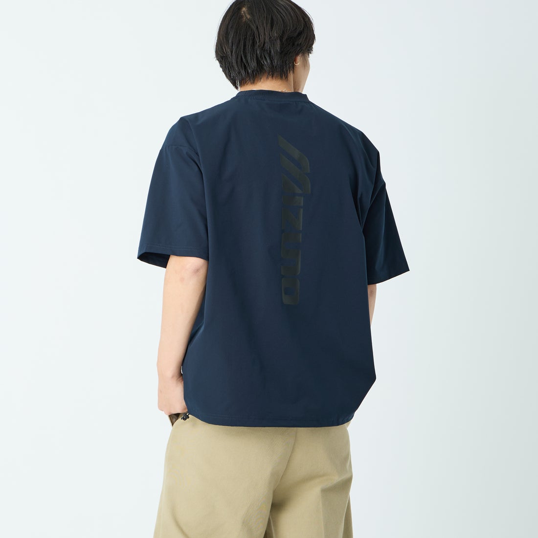 MIZUNO [ミズノ] 別注 4WAYストレッチ バックプリントTシャツ [D2JADW04-JF] NAVY &&モデル身長：179cm 着用サイズ：L&&