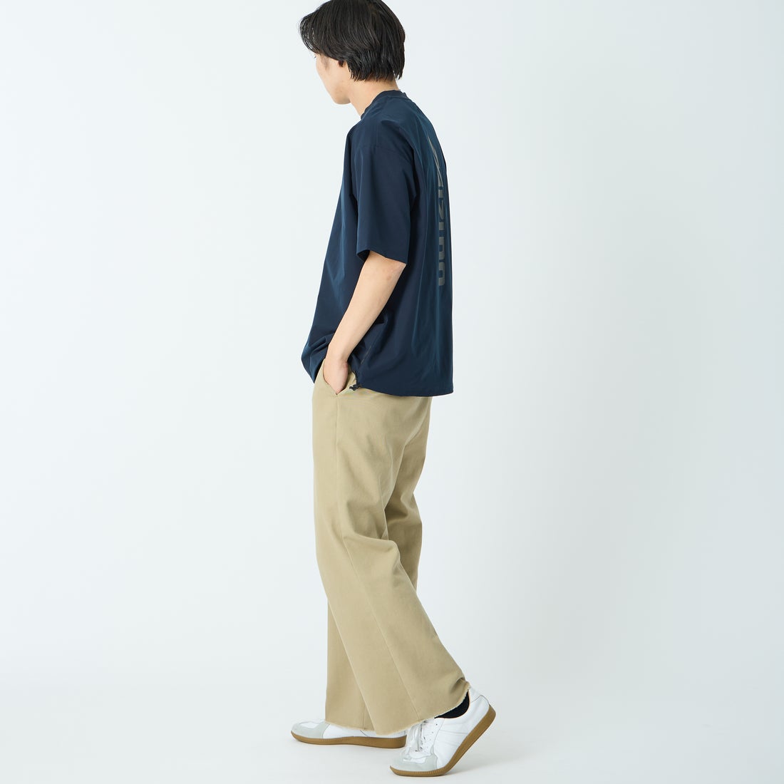 MIZUNO [ミズノ] 別注 4WAYストレッチ バックプリントTシャツ [D2JADW04-JF] NAVY &&モデル身長：179cm 着用サイズ：L&&