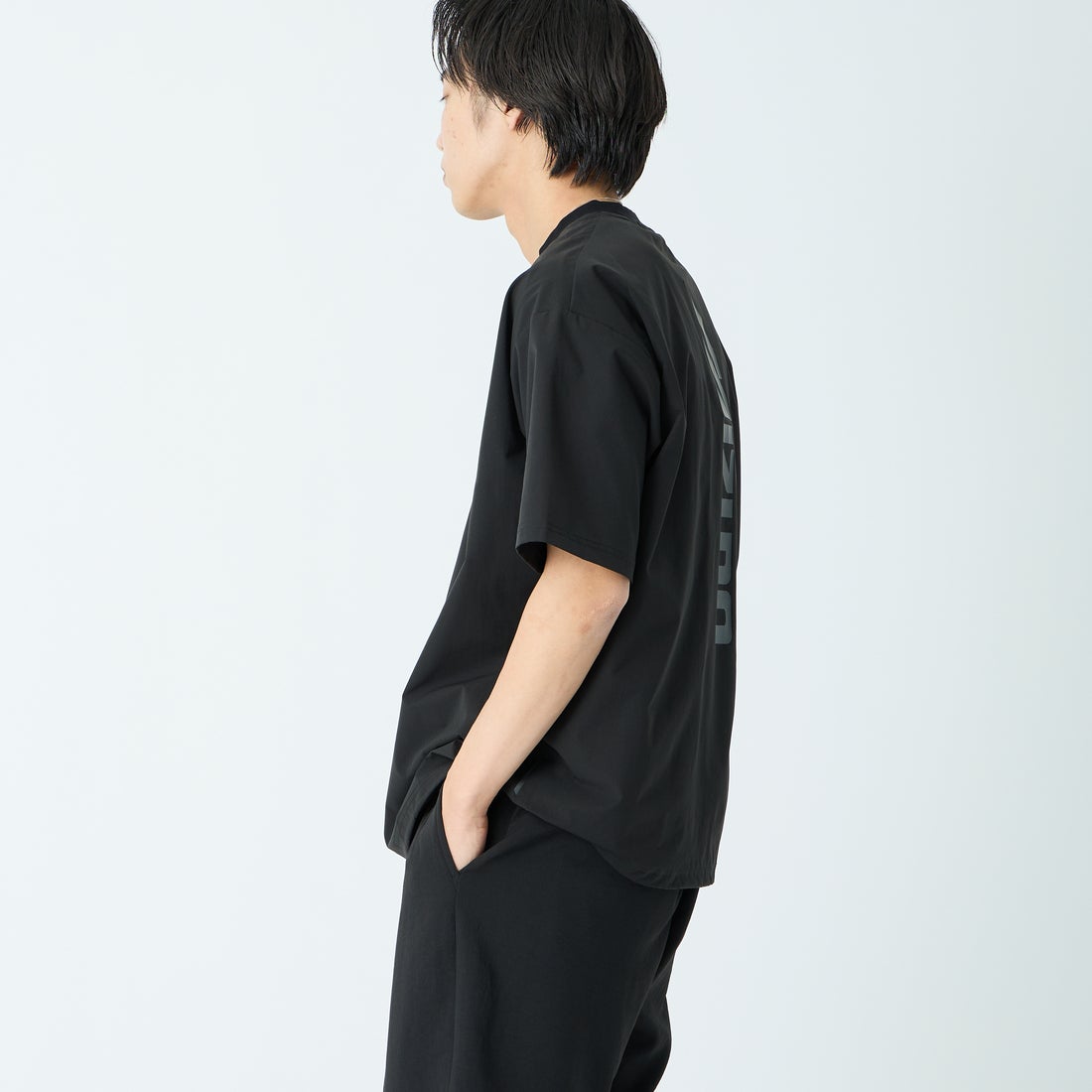 MIZUNO [ミズノ] 別注 4WAYストレッチ バックプリントTシャツ [D2JADW04-JF] BLACK &&モデル身長：179cm 着用サイズ：L&&