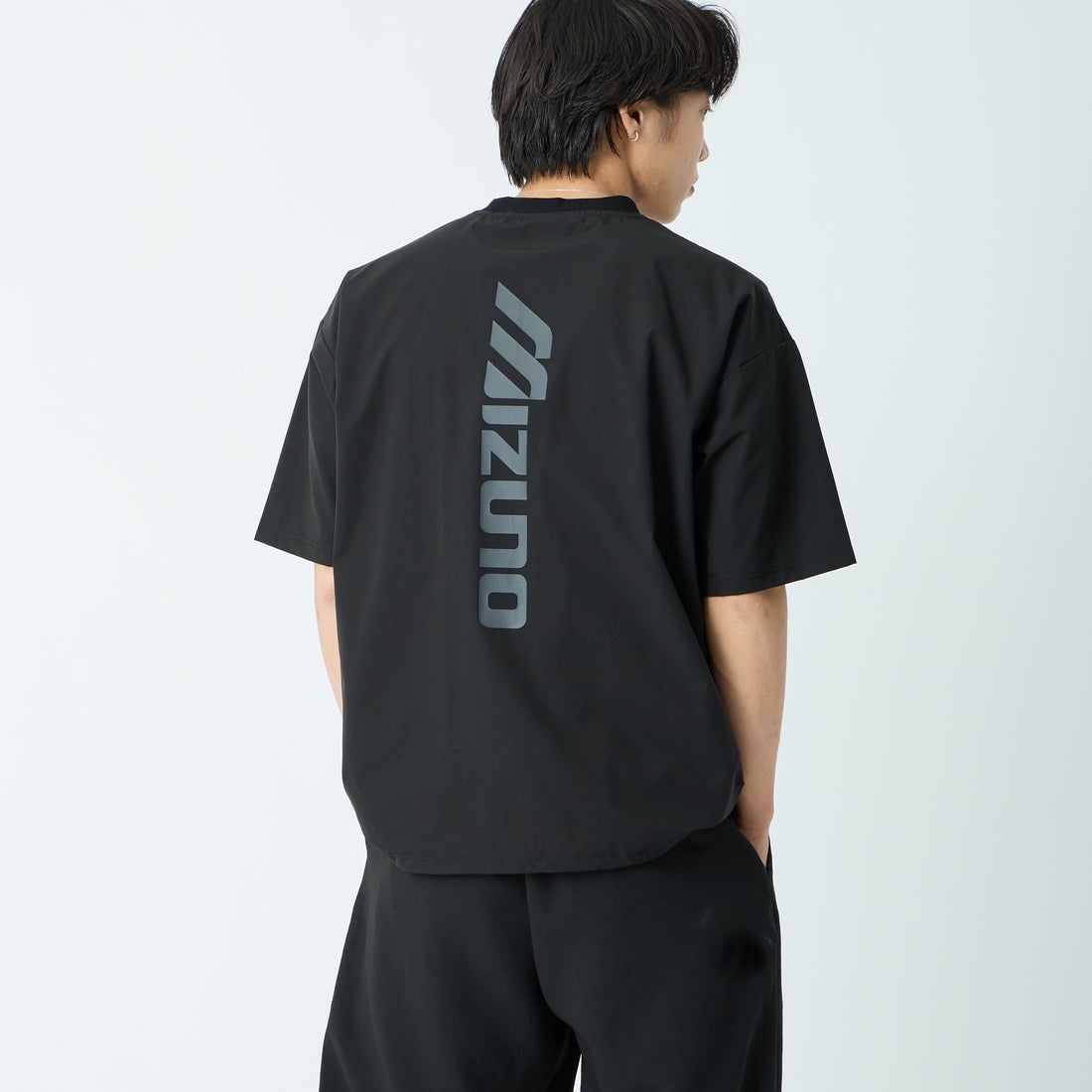 MIZUNO [ミズノ] 別注 4WAYストレッチ バックプリントTシャツ [D2JADW04-JF] BLACK &&モデル身長：179cm 着用サイズ：L&&