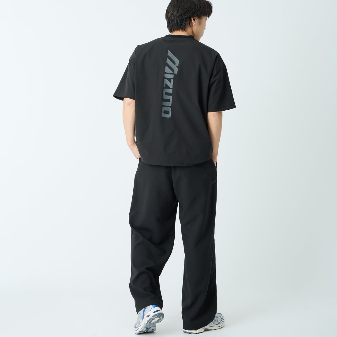MIZUNO [ミズノ] 別注 4WAYストレッチ バックプリントTシャツ [D2JADW04-JF] BLACK &&モデル身長：179cm 着用サイズ：L&&