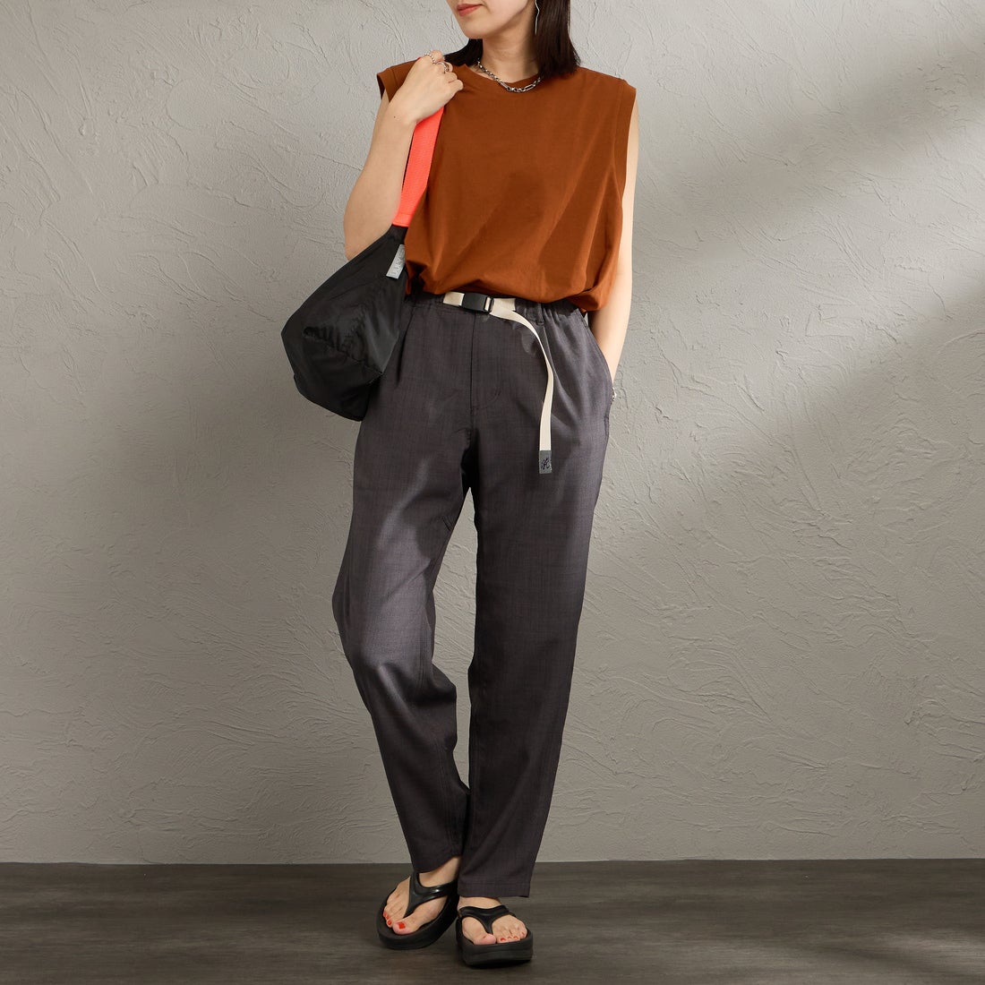 GRAMiCCi [グラミチ] 別注 リネンライク エブリデイパンツ [GUP6-S2016-JF] CHARCOAL &&モデル身長：160cm 着用サイズ：S&&