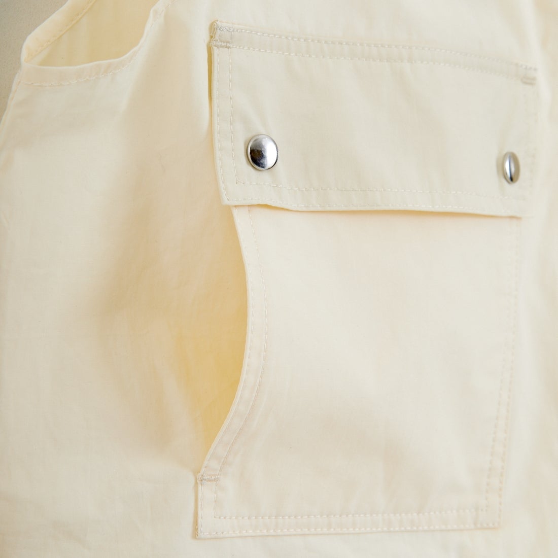 UNIVERSAL OVERALL [ユニバーサルオーバーオール] 別注 ショート丈 フード付きワークベスト [U2612460IN-JF] IVORY