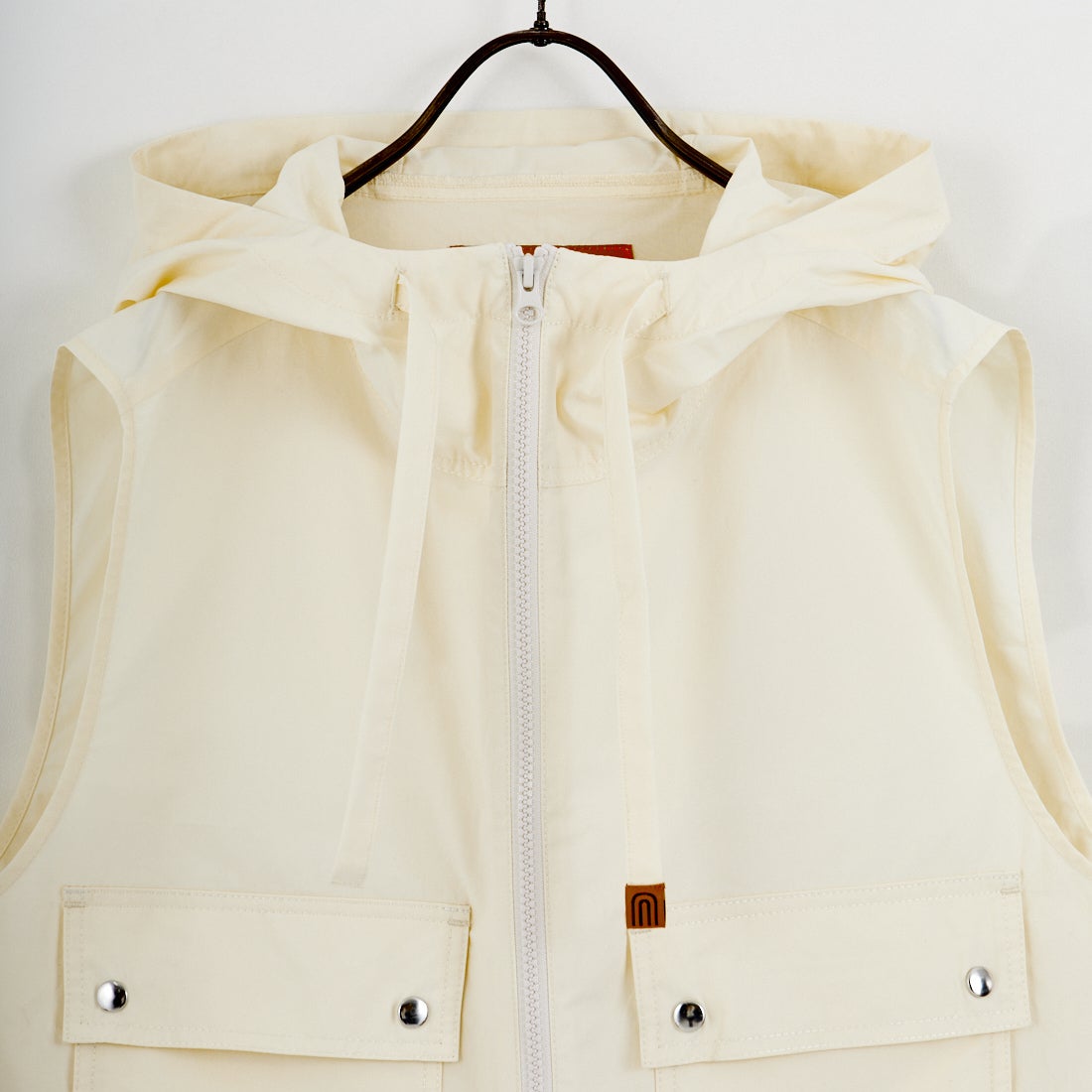 UNIVERSAL OVERALL [ユニバーサルオーバーオール] 別注 ショート丈 フード付きワークベスト [U2612460IN-JF] IVORY