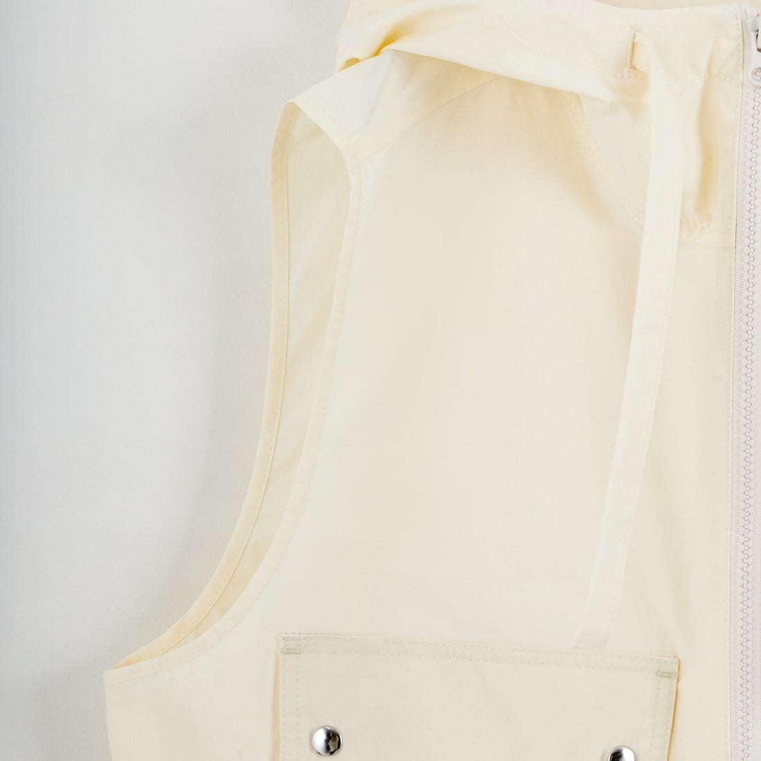 UNIVERSAL OVERALL [ユニバーサルオーバーオール] 別注 ショート丈 フード付きワークベスト [U2612460IN-JF] IVORY