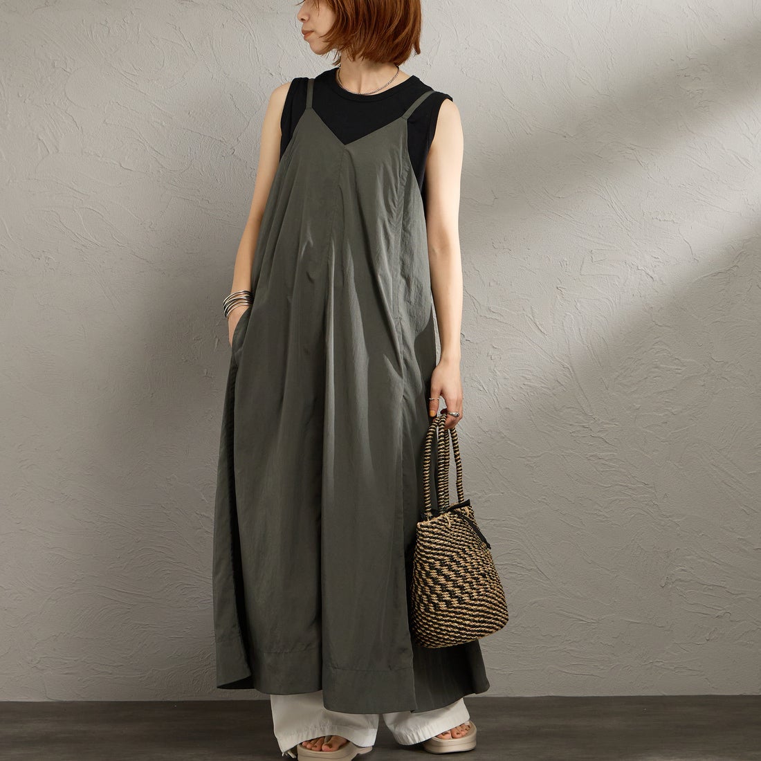 DANTON [ダントン] ナイロンタフタ Aラインキャミソールワンピース [DT-G0114NSB] CHARCOAL &&モデル身長：158cm 着用サイズ：36&&