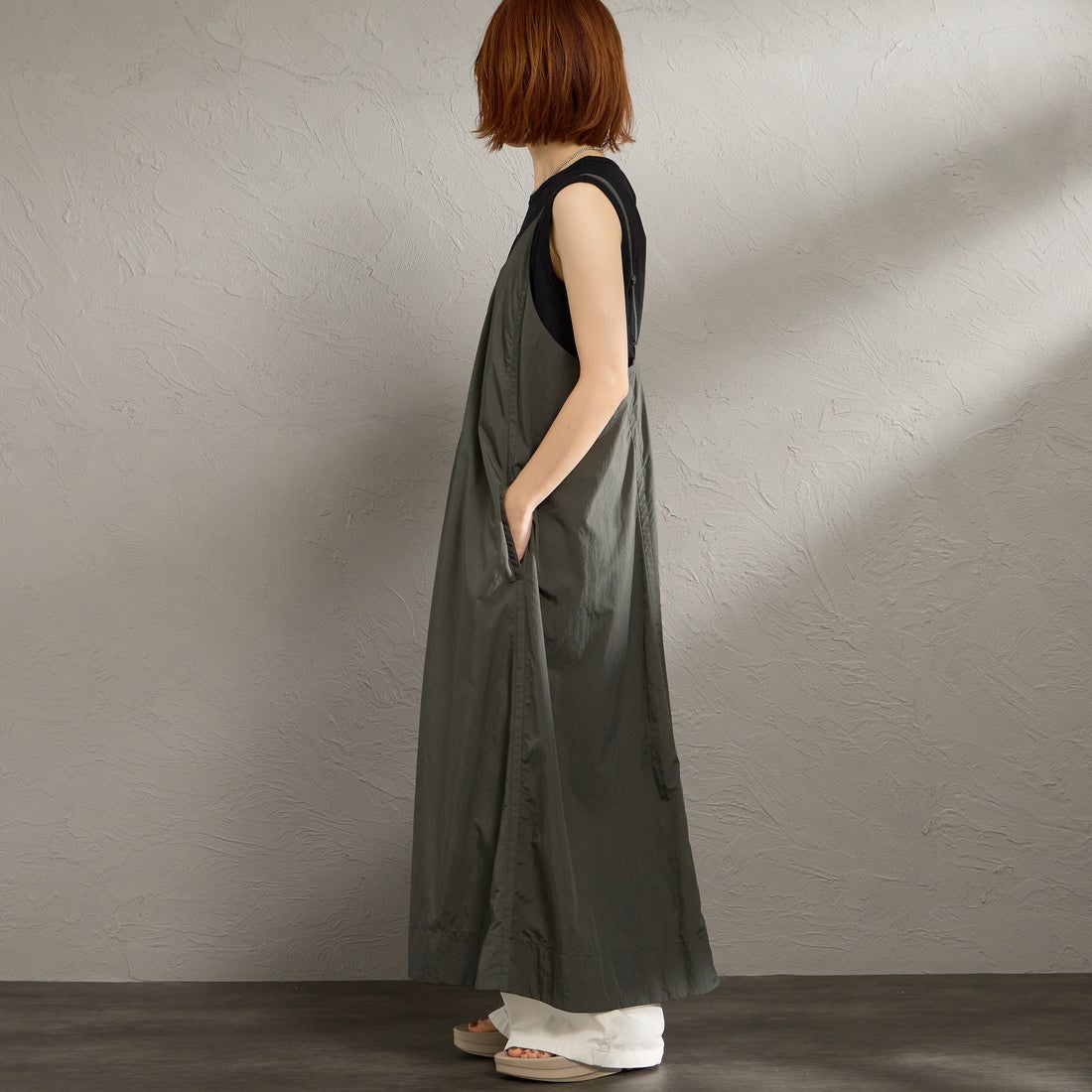 DANTON [ダントン] ナイロンタフタ Aラインキャミソールワンピース [DT-G0114NSB] CHARCOAL &&モデル身長：158cm 着用サイズ：36&&