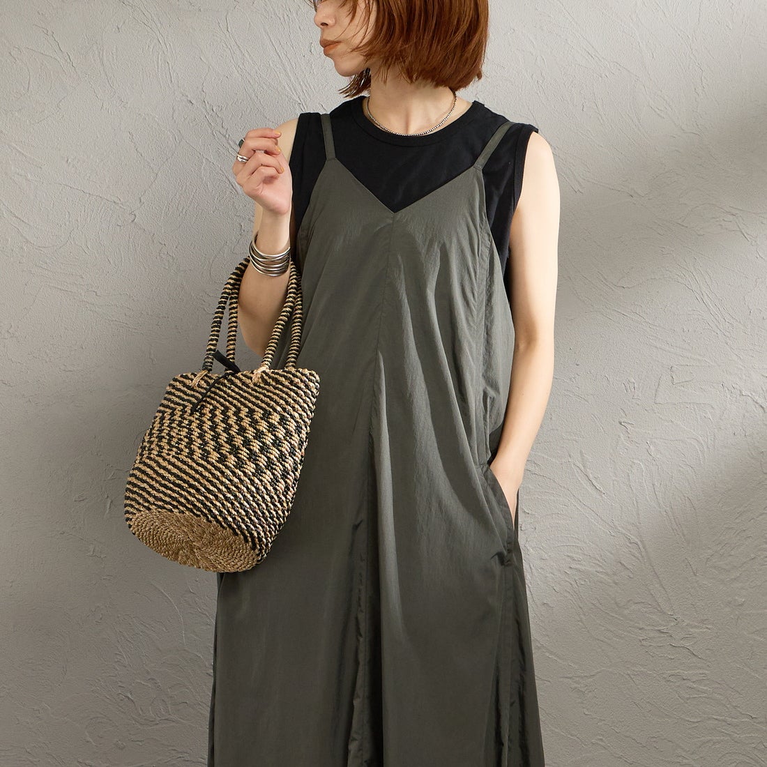 DANTON [ダントン] ナイロンタフタ Aラインキャミソールワンピース [DT-G0114NSB] CHARCOAL &&モデル身長：158cm 着用サイズ：36&&