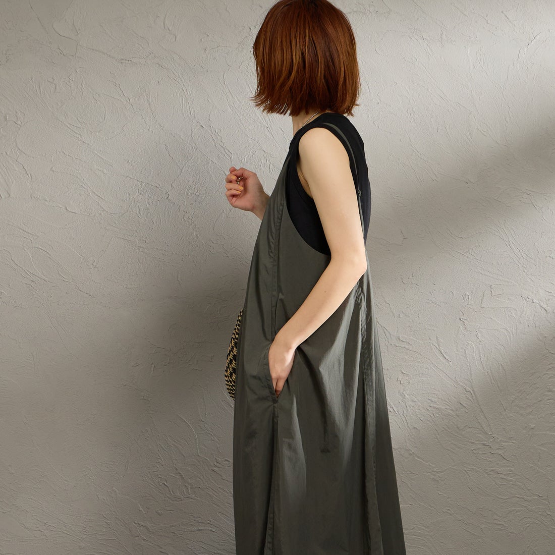 DANTON [ダントン] ナイロンタフタ Aラインキャミソールワンピース [DT-G0114NSB] CHARCOAL &&モデル身長：158cm 着用サイズ：36&&