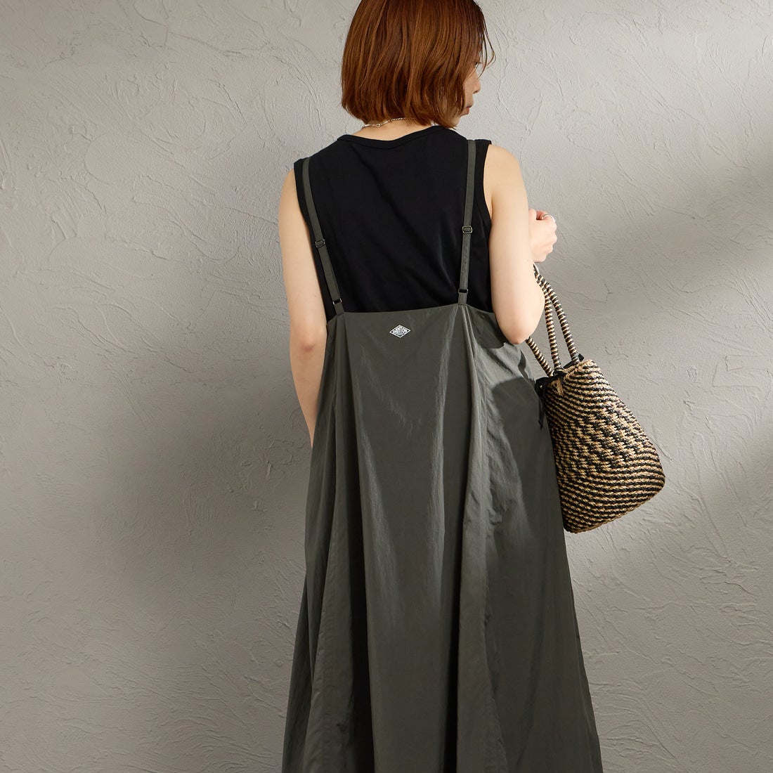 DANTON [ダントン] ナイロンタフタ Aラインキャミソールワンピース [DT-G0114NSB] CHARCOAL &&モデル身長：158cm 着用サイズ：36&&