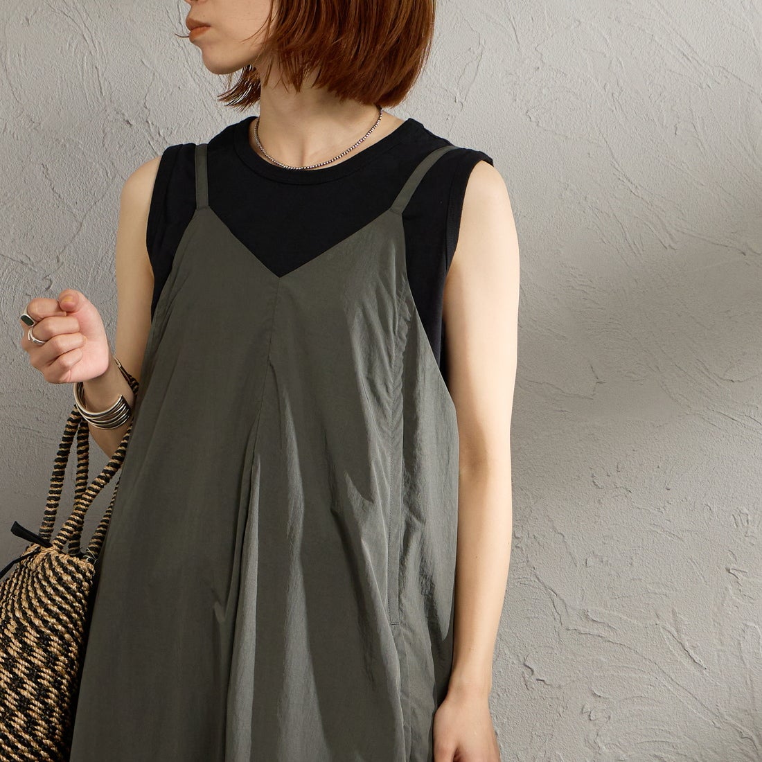 DANTON [ダントン] ナイロンタフタ Aラインキャミソールワンピース [DT-G0114NSB] CHARCOAL &&モデル身長：158cm 着用サイズ：36&&