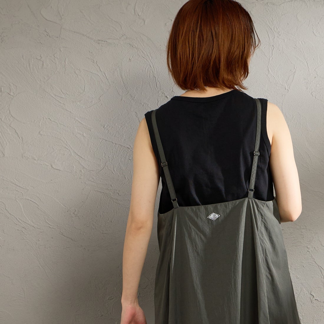 DANTON [ダントン] ナイロンタフタ Aラインキャミソールワンピース [DT-G0114NSB] CHARCOAL &&モデル身長：158cm 着用サイズ：36&&