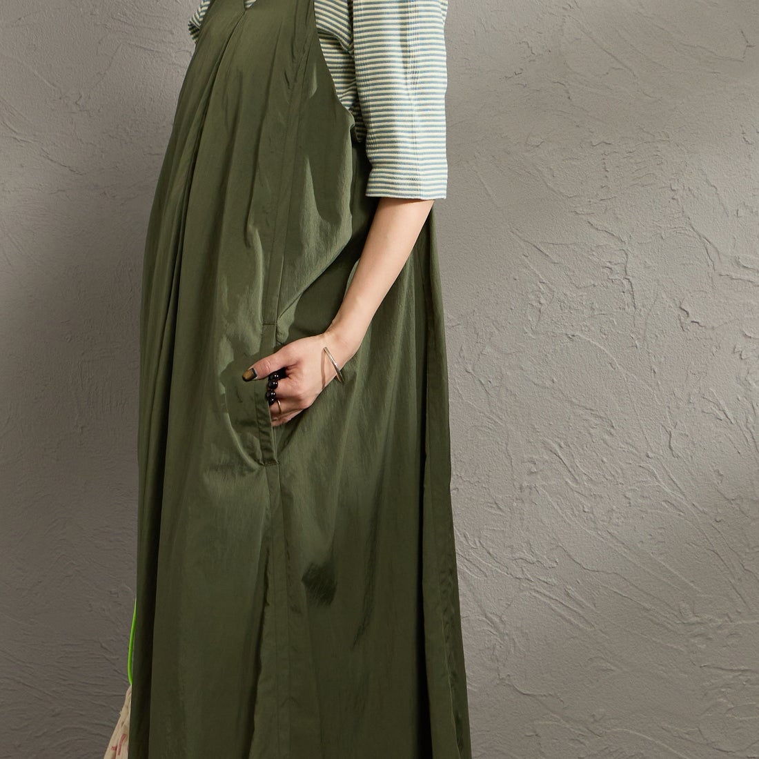 DANTON [ダントン] ナイロンタフタ Aラインキャミソールワンピース [DT-G0114NSB] OLIVE &&モデル身長：150cm 着用サイズ：36&&