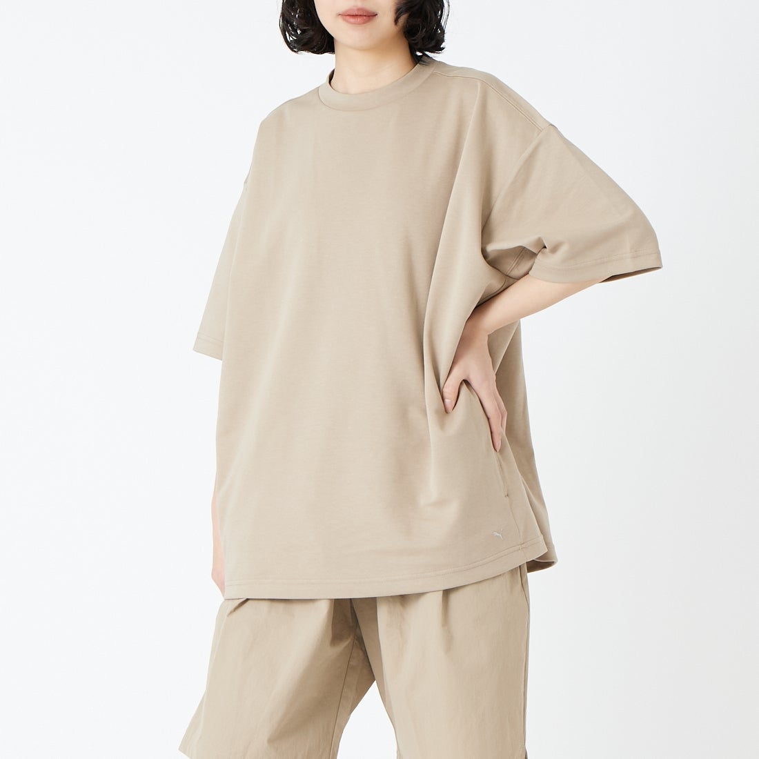 PUMA [プーマ] オーバーサイズ半袖Tシャツ [638055] 55 ICE COF &&モデル身長：162cm 着用サイズ：S&&