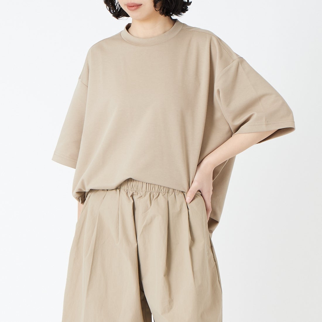 PUMA [プーマ] オーバーサイズ半袖Tシャツ [638055] 55 ICE COF &&モデル身長：162cm 着用サイズ：S&&