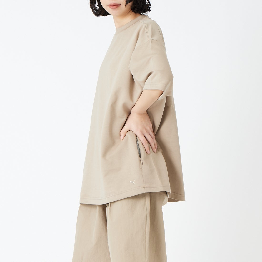 PUMA [プーマ] オーバーサイズ半袖Tシャツ [638055] 55 ICE COF &&モデル身長：162cm 着用サイズ：S&&