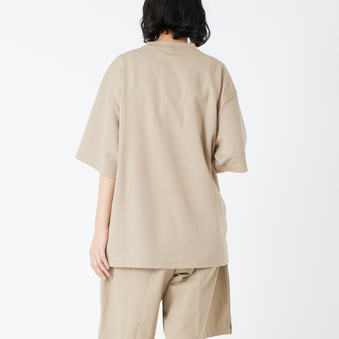 PUMA [プーマ] オーバーサイズ半袖Tシャツ [638055] 55 ICE COF &&モデル身長：162cm 着用サイズ：S&&
