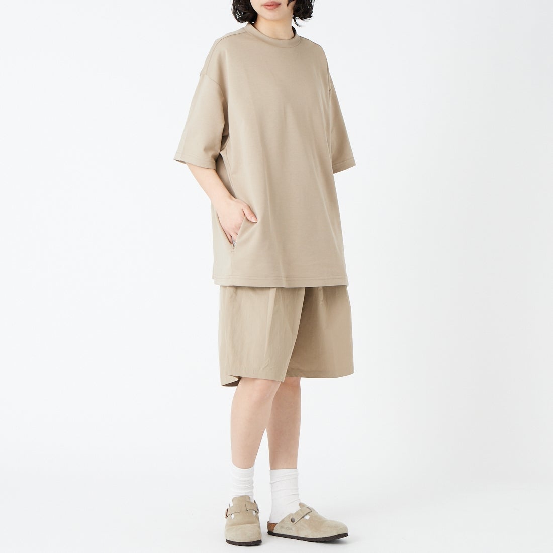PUMA [プーマ] オーバーサイズ半袖Tシャツ [638055] 55 ICE COF &&モデル身長：162cm 着用サイズ：S&&