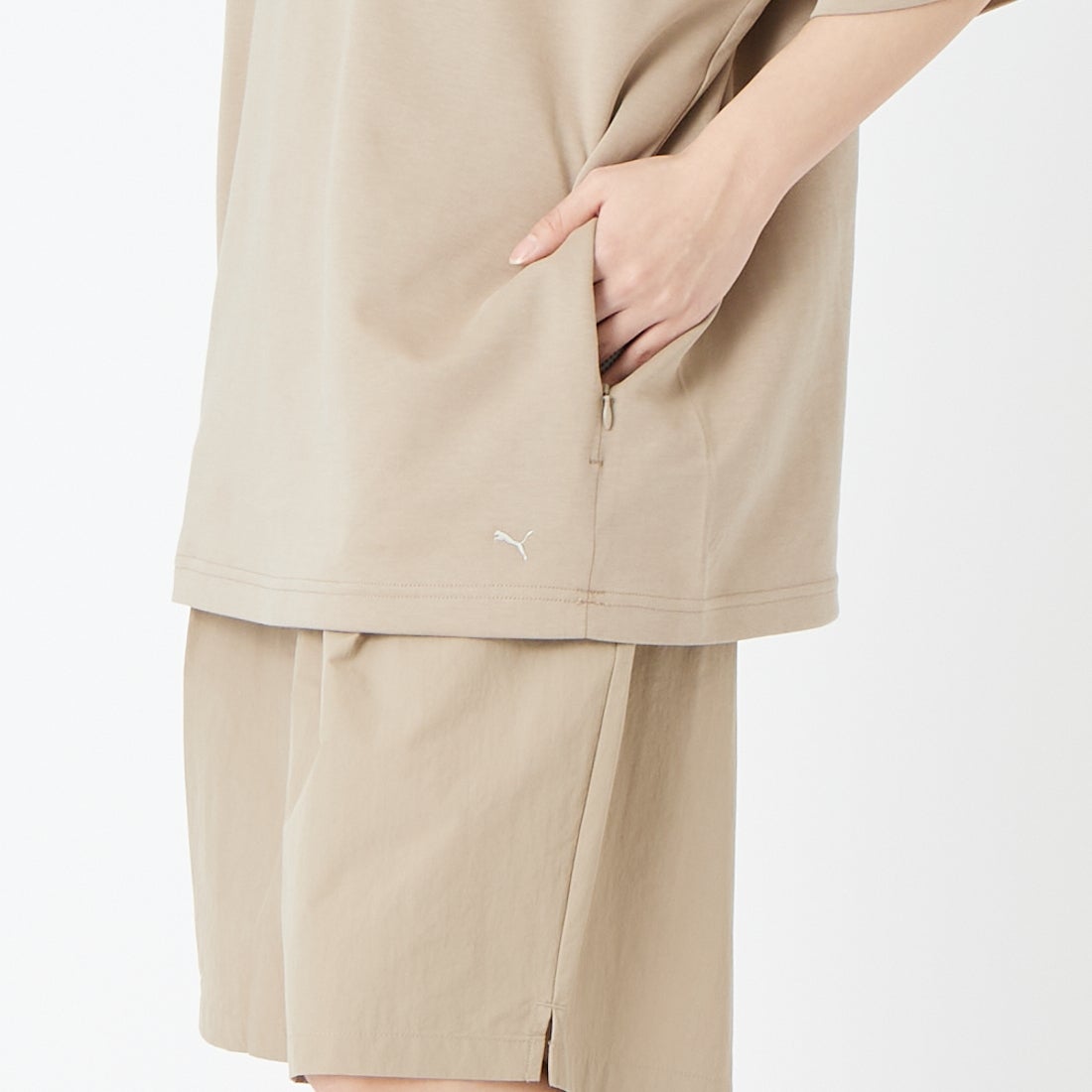 PUMA [プーマ] オーバーサイズ半袖Tシャツ [638055] 55 ICE COF &&モデル身長：162cm 着用サイズ：S&&