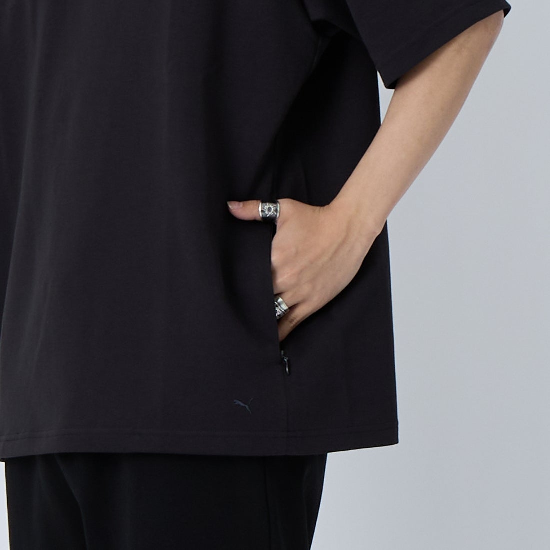 PUMA [プーマ] オーバーサイズ半袖Tシャツ [638055]  01 PUMA BL &&モデル身長：179cm 着用サイズ：M&&