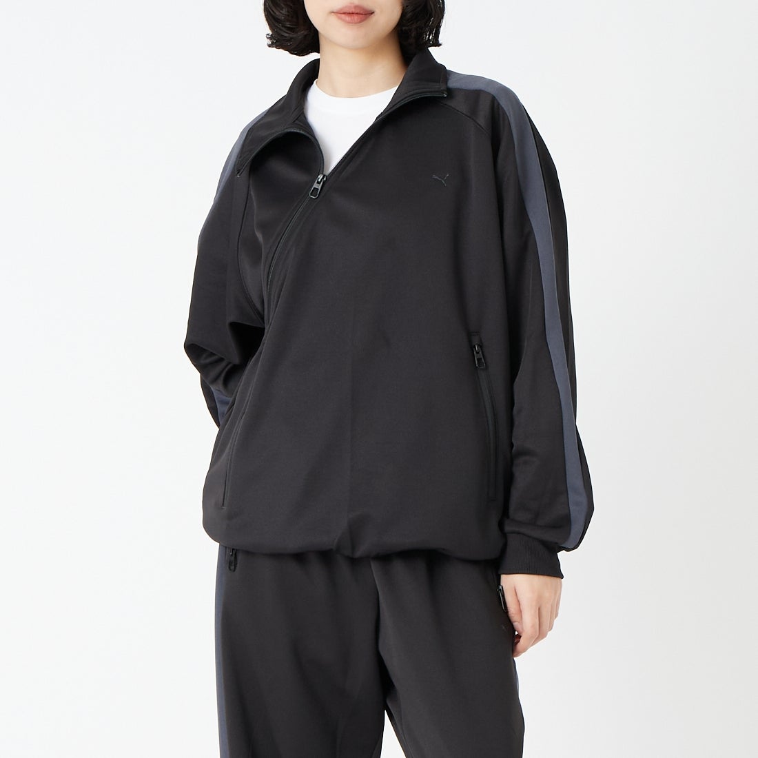 PUMA [プーマ] T7 トラックブルゾン [638049] 01 PUMA BL &&モデル身長：162cm 着用サイズ：S&&