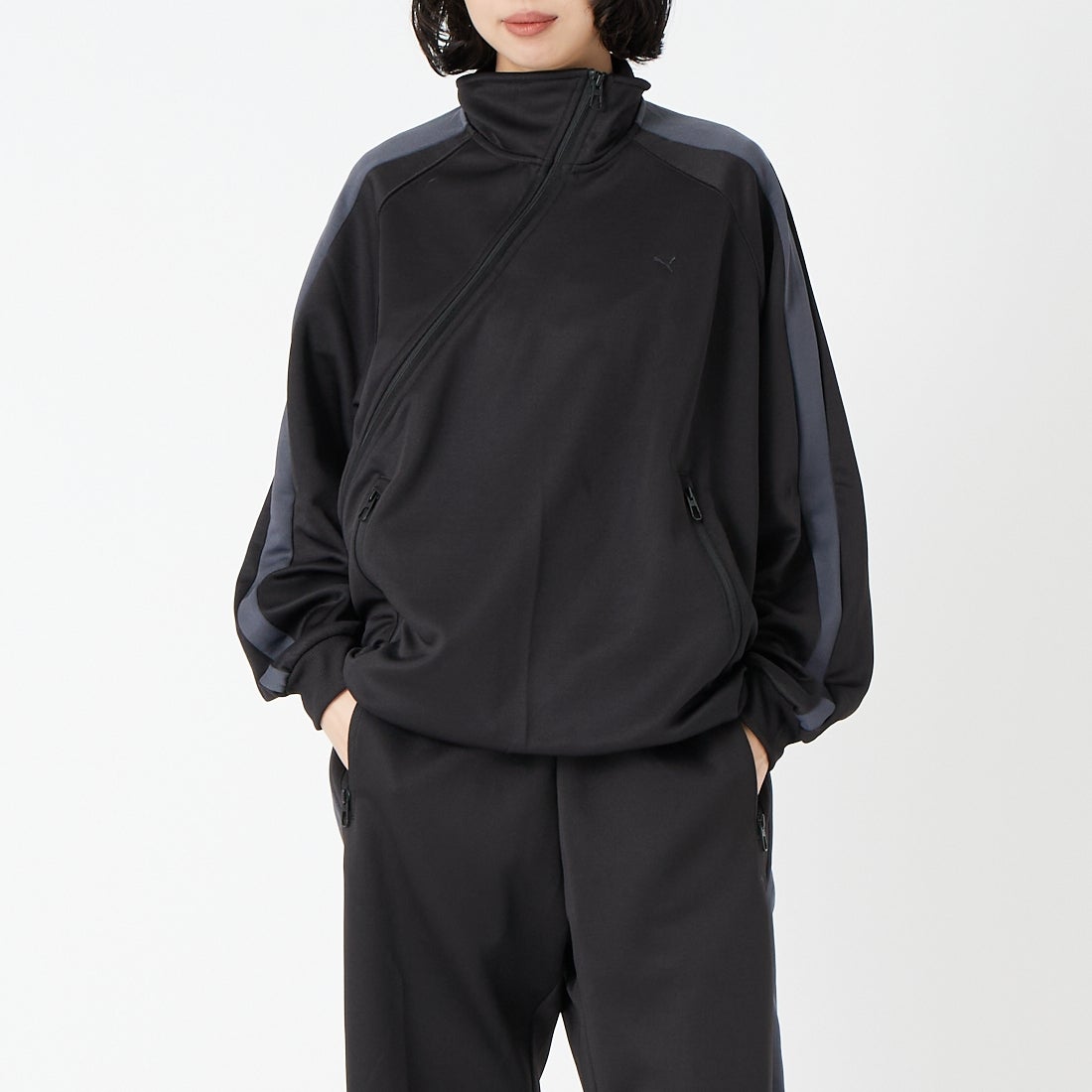 PUMA [プーマ] T7 トラックブルゾン [638049] 01 PUMA BL &&モデル身長：162cm 着用サイズ：S&&