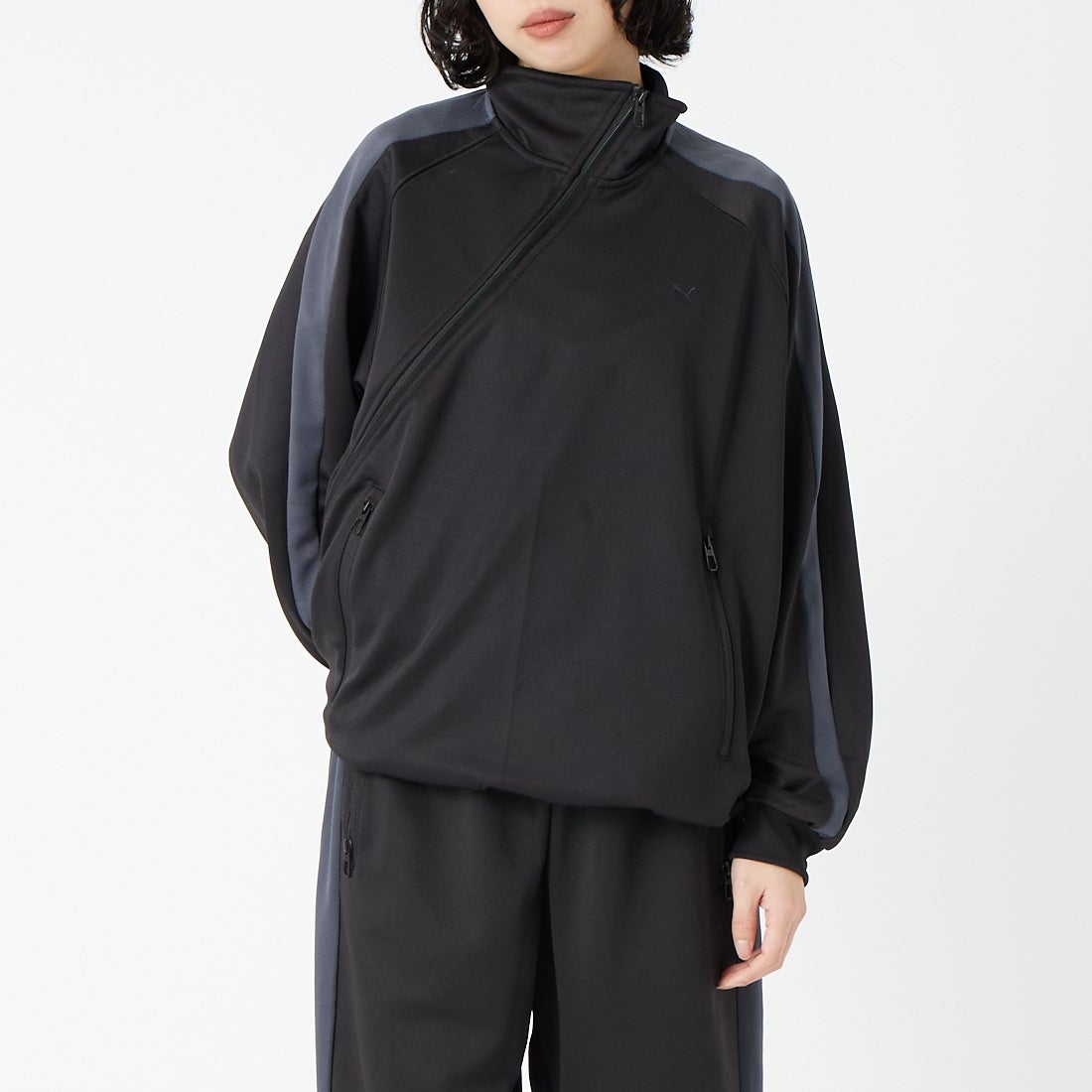 PUMA [プーマ] T7 トラックブルゾン [638049] 01 PUMA BL &&モデル身長：162cm 着用サイズ：S&&