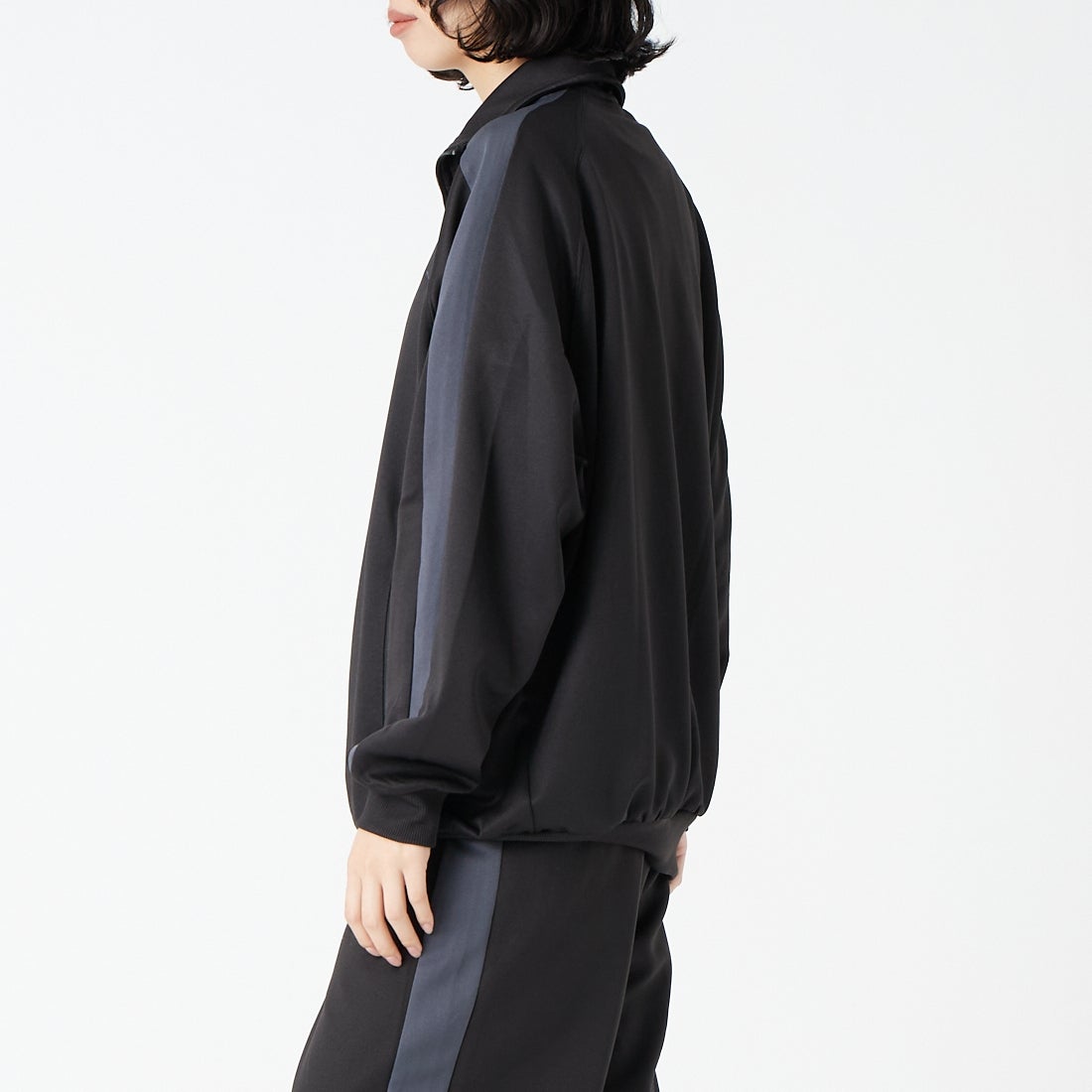 PUMA [プーマ] T7 トラックブルゾン [638049] 01 PUMA BL &&モデル身長：162cm 着用サイズ：S&&