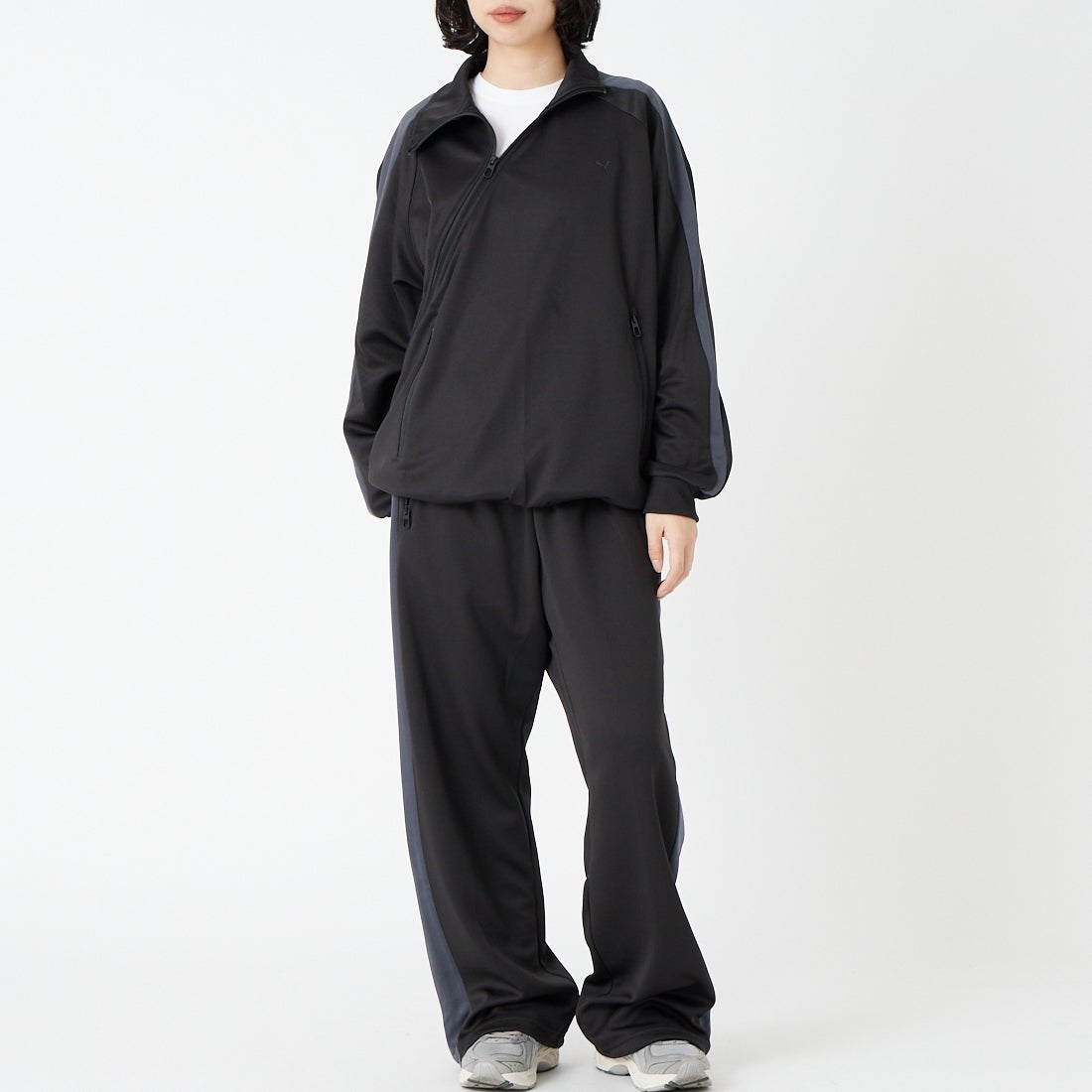 PUMA [プーマ] T7 トラックブルゾン [638049] 01 PUMA BL &&モデル身長：162cm 着用サイズ：S&&