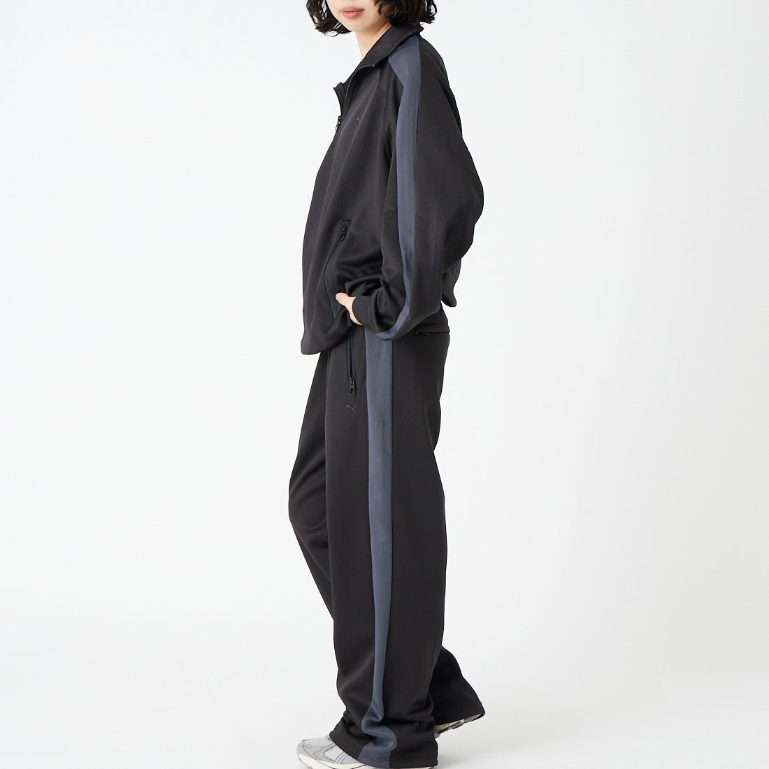 PUMA [プーマ] T7 トラックブルゾン [638049] 01 PUMA BL &&モデル身長：162cm 着用サイズ：S&&