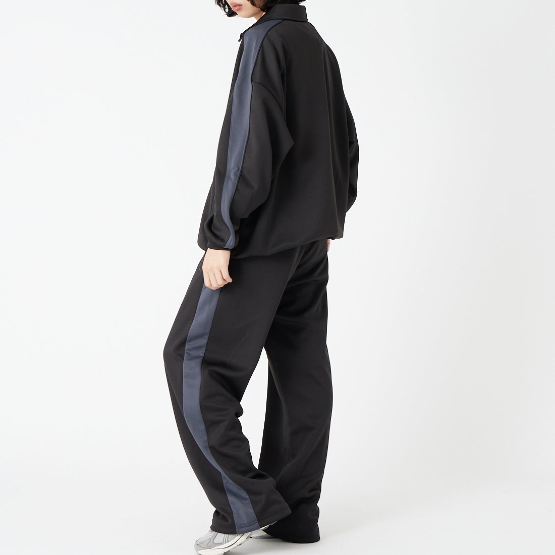 PUMA [プーマ] T7 スキッパージャージー [638051] 01 PUMA BL &&モデル身長：162cm 着用サイズ：S&&