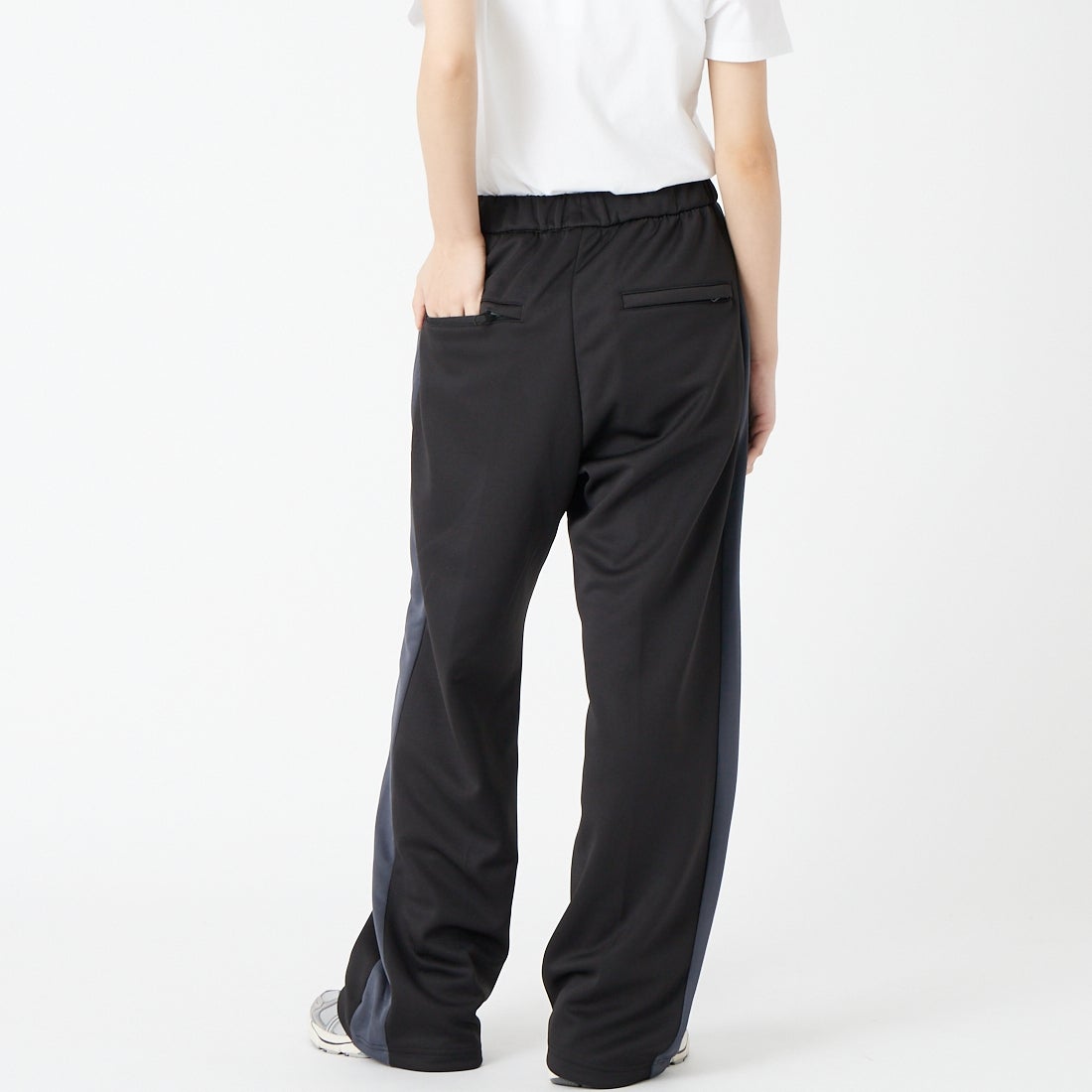 PUMA [プーマ] ワイドトラックパンツ [638052] 01 PUMA BL &&モデル身長：162cm 着用サイズ：S&&