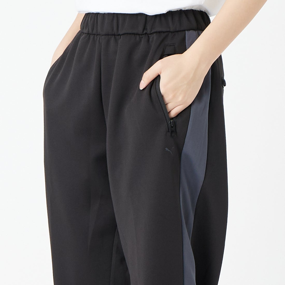 PUMA [プーマ] ワイドトラックパンツ [638052] 01 PUMA BL &&モデル身長：162cm 着用サイズ：S&&