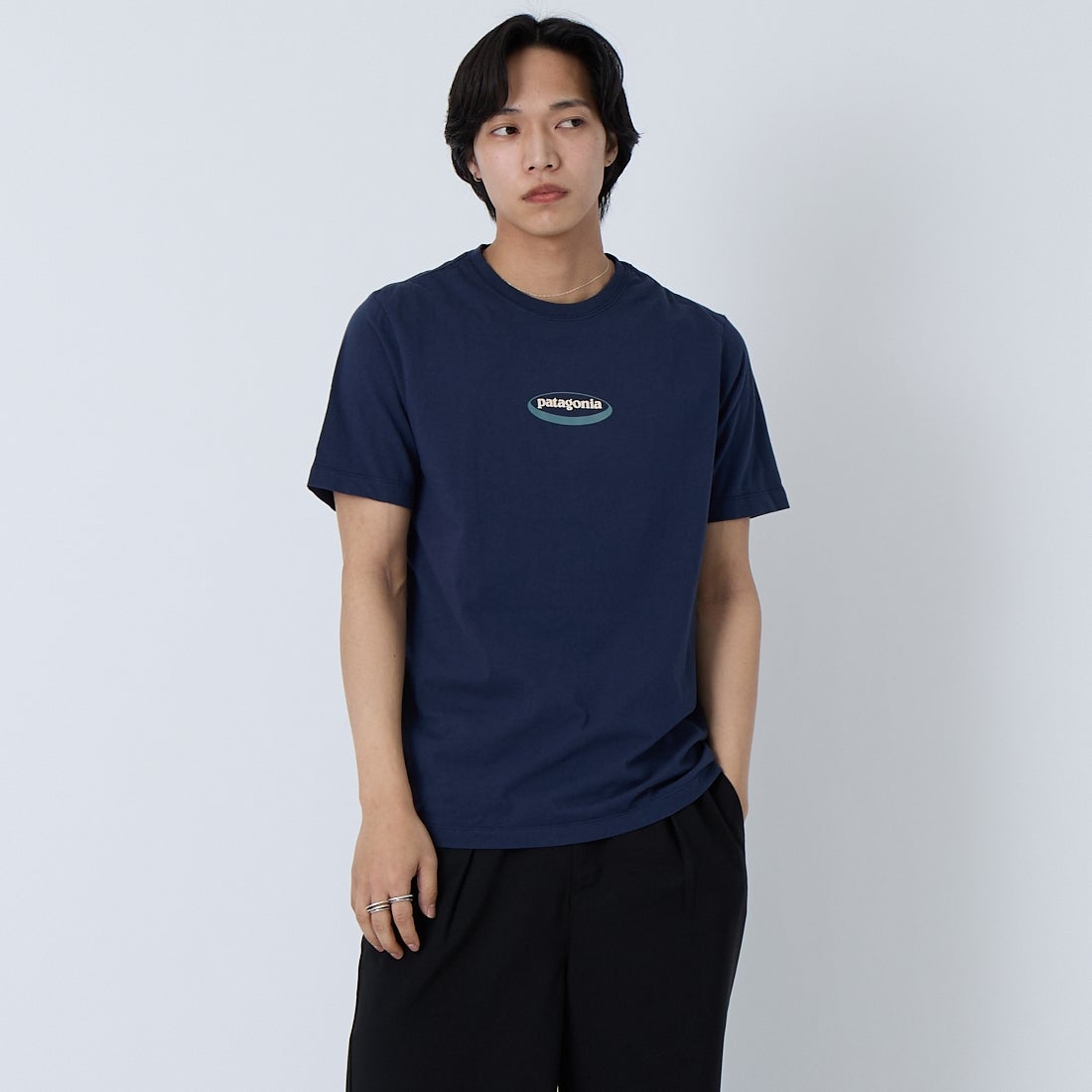 patagonia [パタゴニア] メンズ '95 オーバル ロゴ Tシャツ [37847] NNKO &&モデル身長：179cm 着用サイズ：S&&