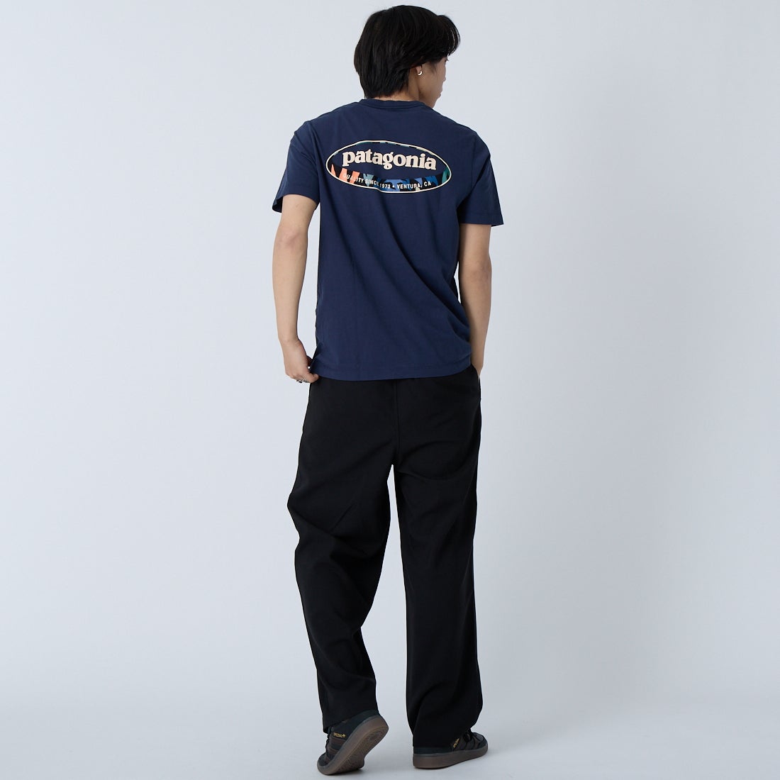 patagonia [パタゴニア] メンズ '95 オーバル ロゴ Tシャツ [37847] NNKO &&モデル身長：179cm 着用サイズ：S&&