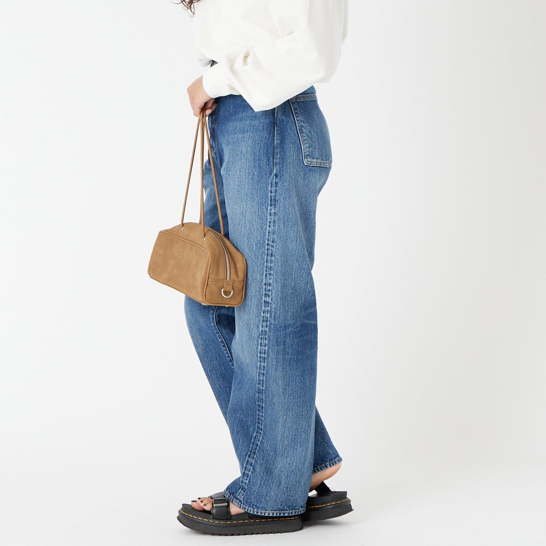 CIOTA [シオタ] ハイライズストレート5ポケットパンツ [PTLM-28HIS-PIMBL] MID BLUE &&モデル身長：162cm 着用サイズ：26&&