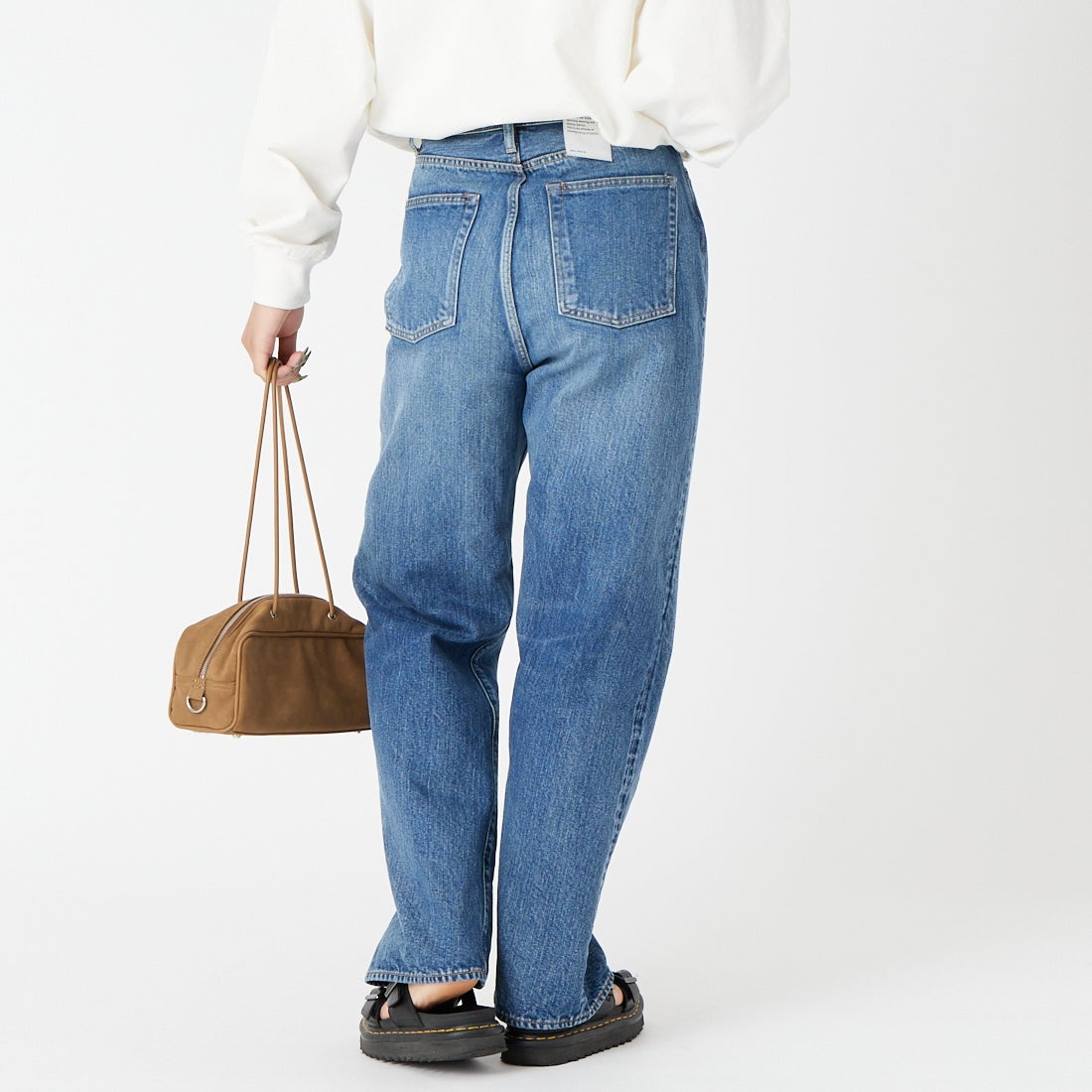 CIOTA [シオタ] ハイライズストレート5ポケットパンツ [PTLM-28HIS-PIMBL] MID BLUE &&モデル身長：162cm 着用サイズ：26&&