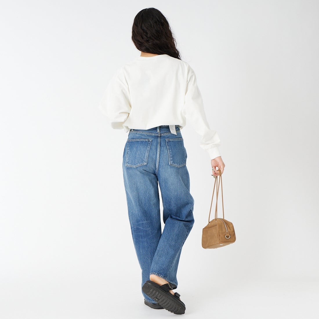 CIOTA [シオタ] ハイライズストレート5ポケットパンツ [PTLM-28HIS-PIMBL] MID BLUE &&モデル身長：162cm 着用サイズ：26&&