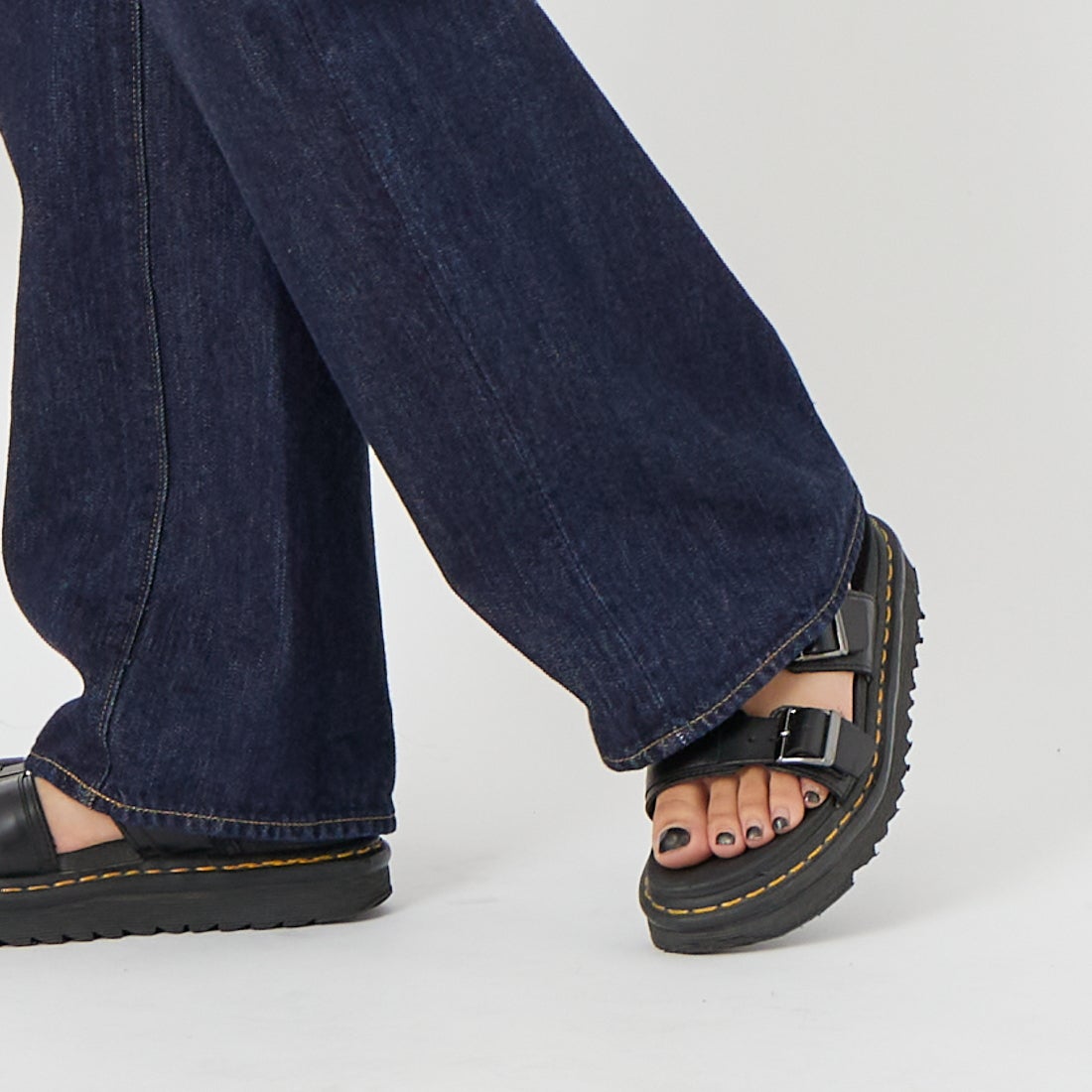 CIOTA [シオタ] ハイライズストレート5ポケットパンツ [PTLM-28HIS-PIDNW] DARK NAVY &&モデル身長：162cm 着用サイズ：26&&