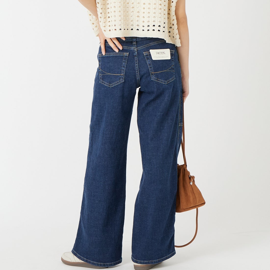 SOMETHING [サムシング] LISA ベルテッドワイドデニムパンツ [SEA585] 92 D.BLUE &&モデル身長：162cm 着用サイズ：XS&&