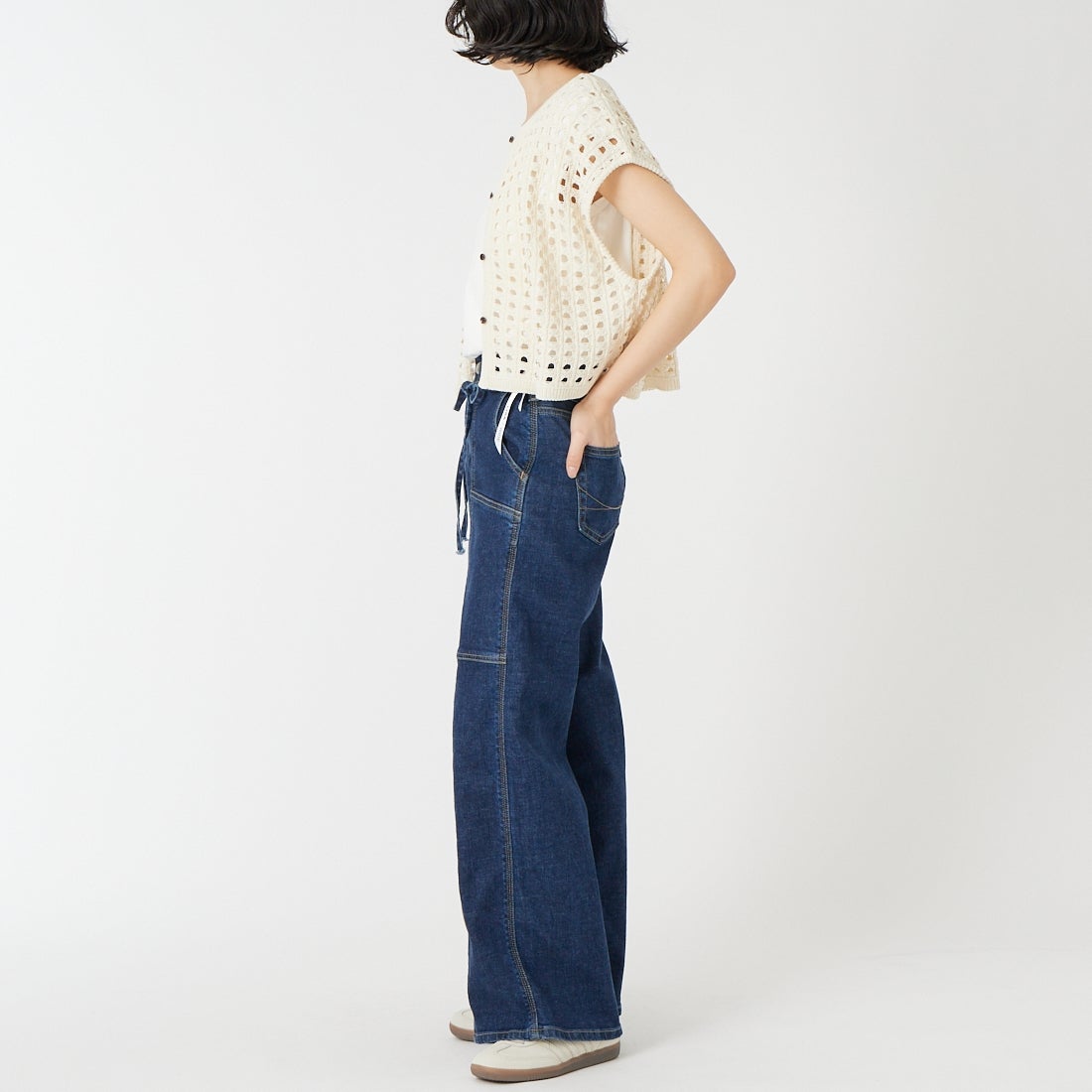 SOMETHING [サムシング] LISA ベルテッドワイドデニムパンツ [SEA585] 92 D.BLUE &&モデル身長：162cm 着用サイズ：XS&&