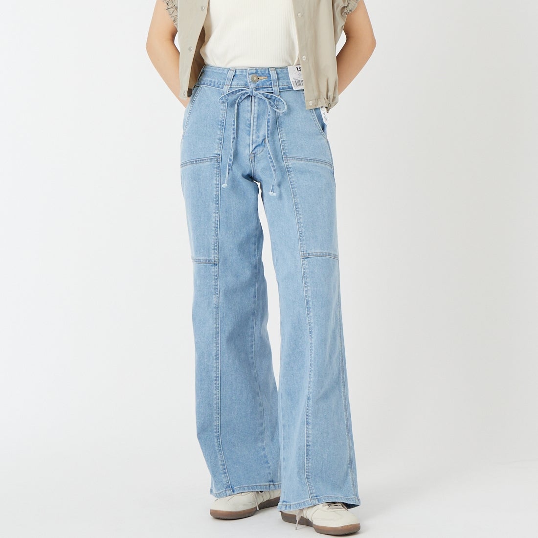 SOMETHING [サムシング] LISA ベルテッドワイドデニムパンツ [SEA585] 79 BLEACH &&モデル身長：162cm 着用サイズ：XS&&