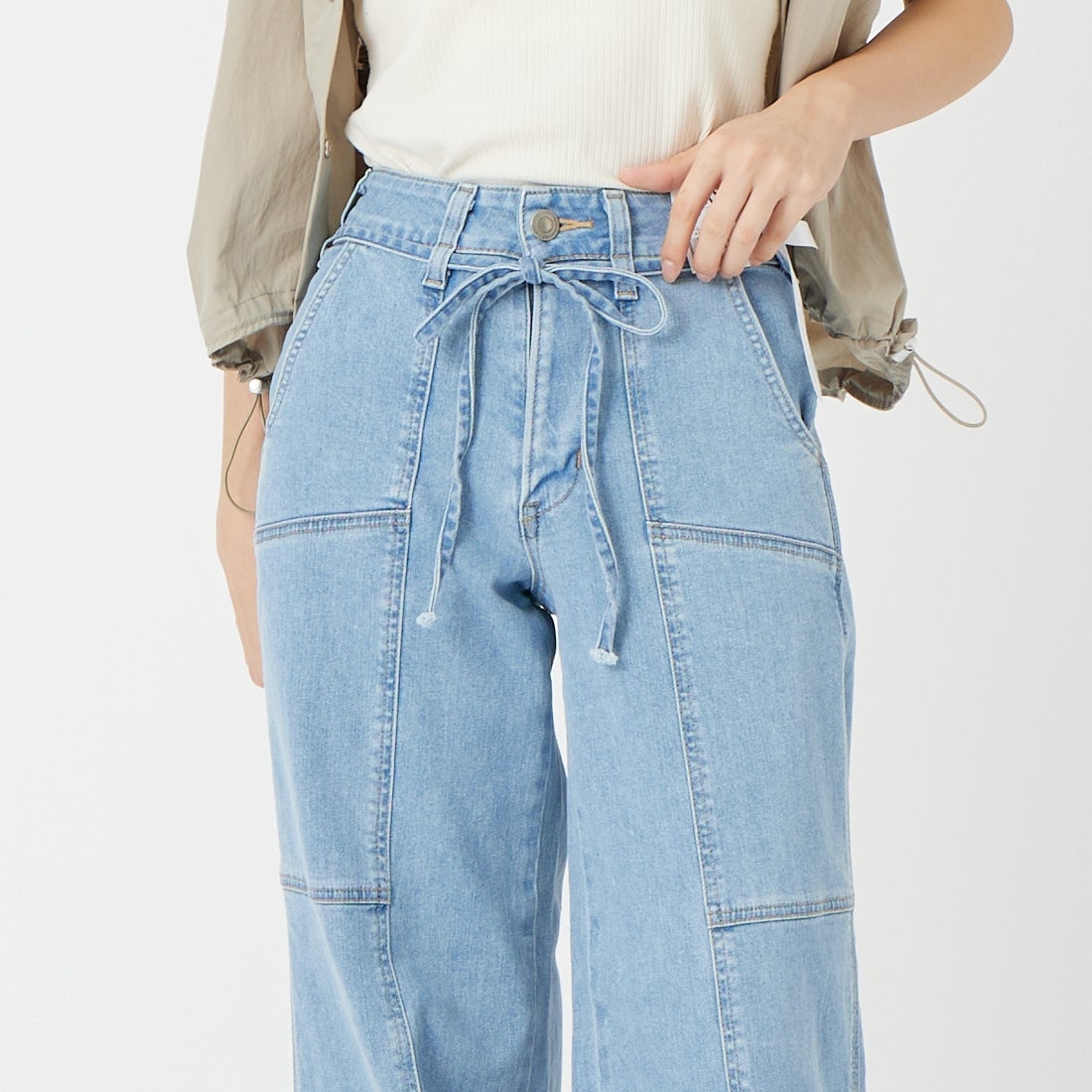 SOMETHING [サムシング] LISA ベルテッドワイドデニムパンツ [SEA585] 79 BLEACH &&モデル身長：162cm 着用サイズ：XS&&