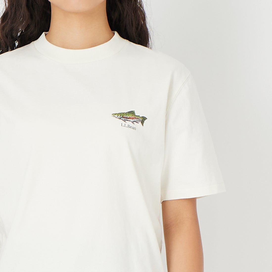 L.L.BEAN [エルエルビーン] モリル ショートスリーブ チェスト グラフィック Tシャツ [6275-4141] 09 R.TROUT &&モデル身長：162cm 着用サイズ：M&&