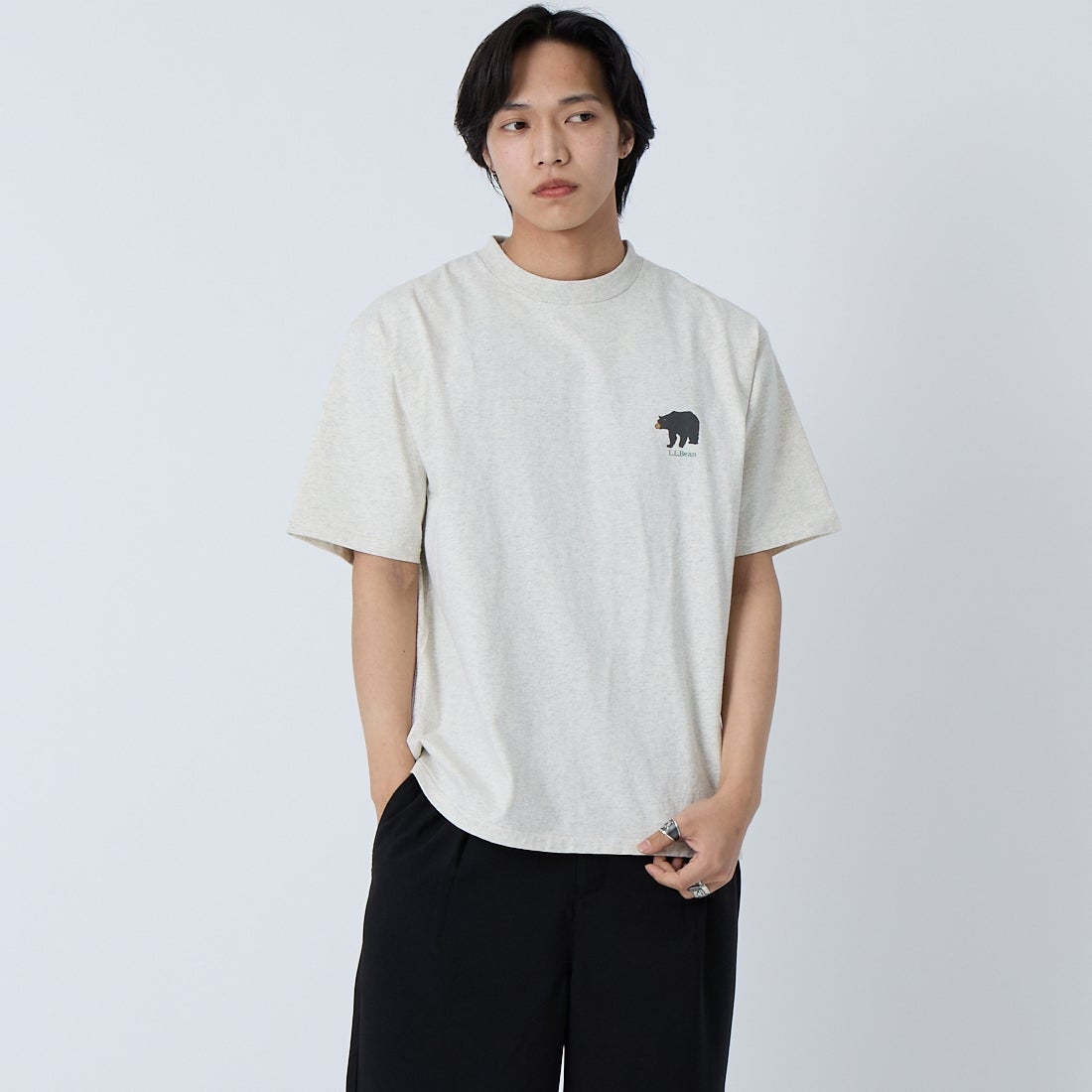 L.L.BEAN [エルエルビーン] モリル ショートスリーブ チェスト グラフィック Tシャツ [6275-4041] 19 B.BEAR &&モデル身長：179cm 着用サイズ：M&&