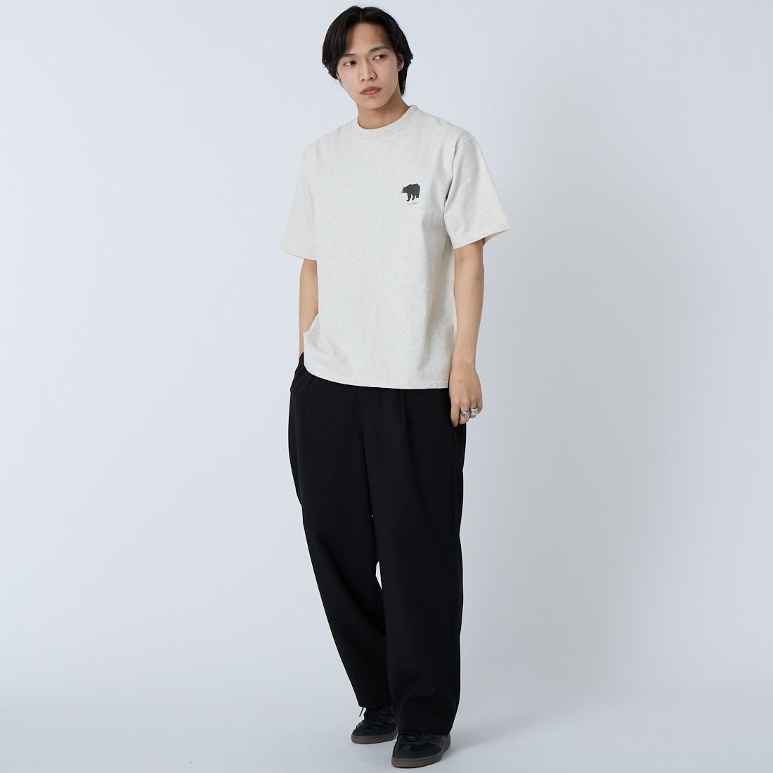 L.L.BEAN [エルエルビーン] モリル ショートスリーブ チェスト グラフィック Tシャツ [6275-4041] 19 B.BEAR &&モデル身長：179cm 着用サイズ：M&&